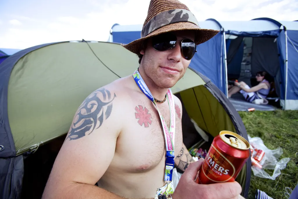 Festivalgoers and atmosphere at Global Gathering 2009